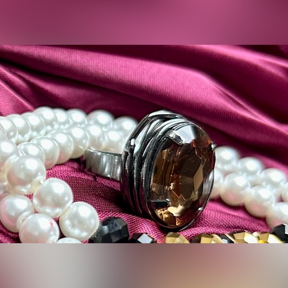 *SET* Elegant Pearl Bracelet with Black & Gold Crystals, With Garnet Ring - Picture 6 of 7